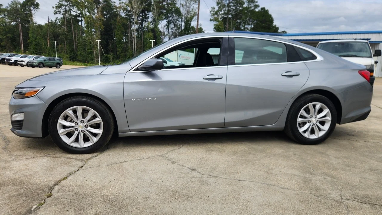 Used 2022 MINERAL GRAY METALLIC Chevrolet LT image 6