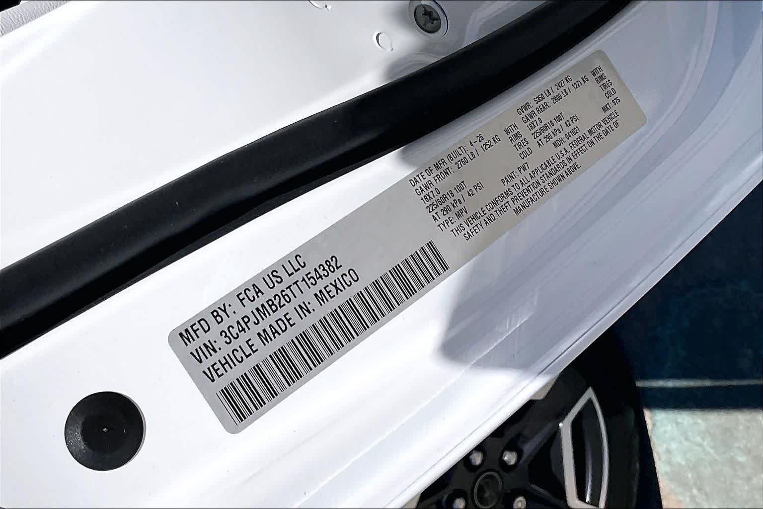 New 2026 Bright White Clear-Coat Exterior Paint Jeep Limited image 20