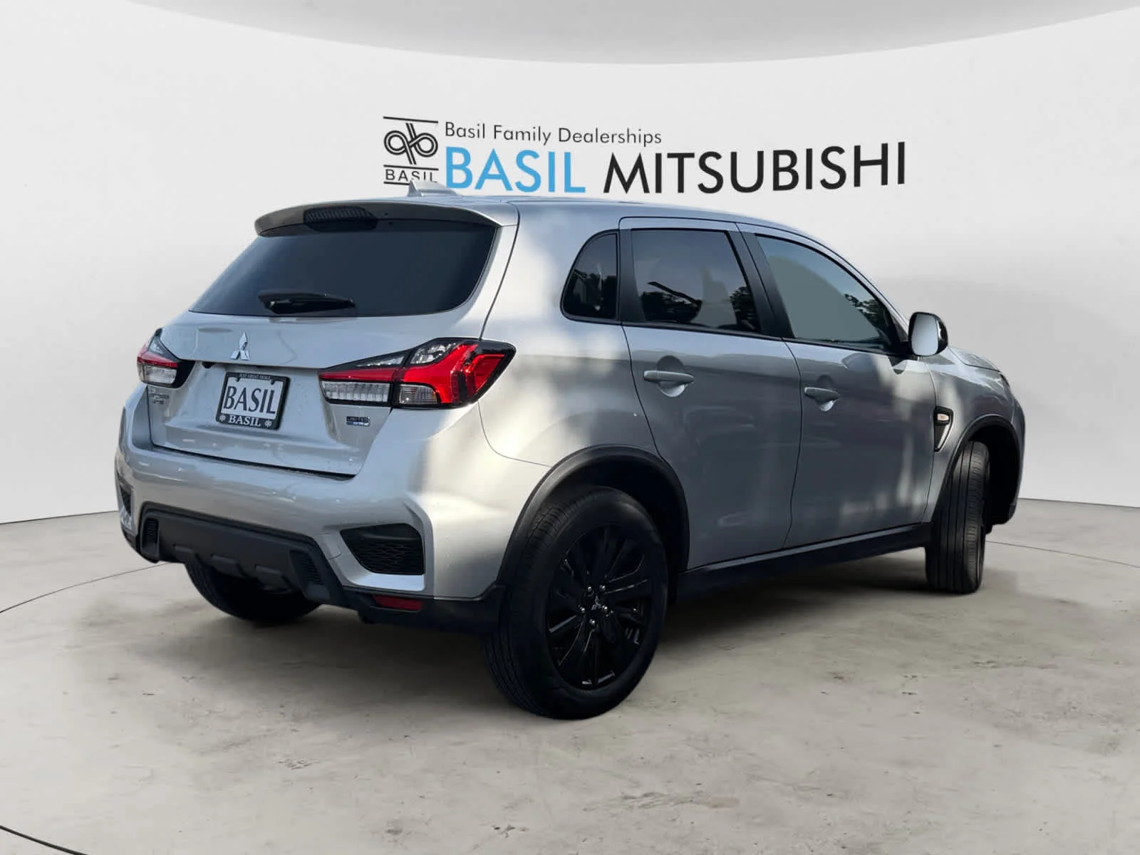 Used 2025 Alloy Silver Metallic Mitsubishi LE image 6