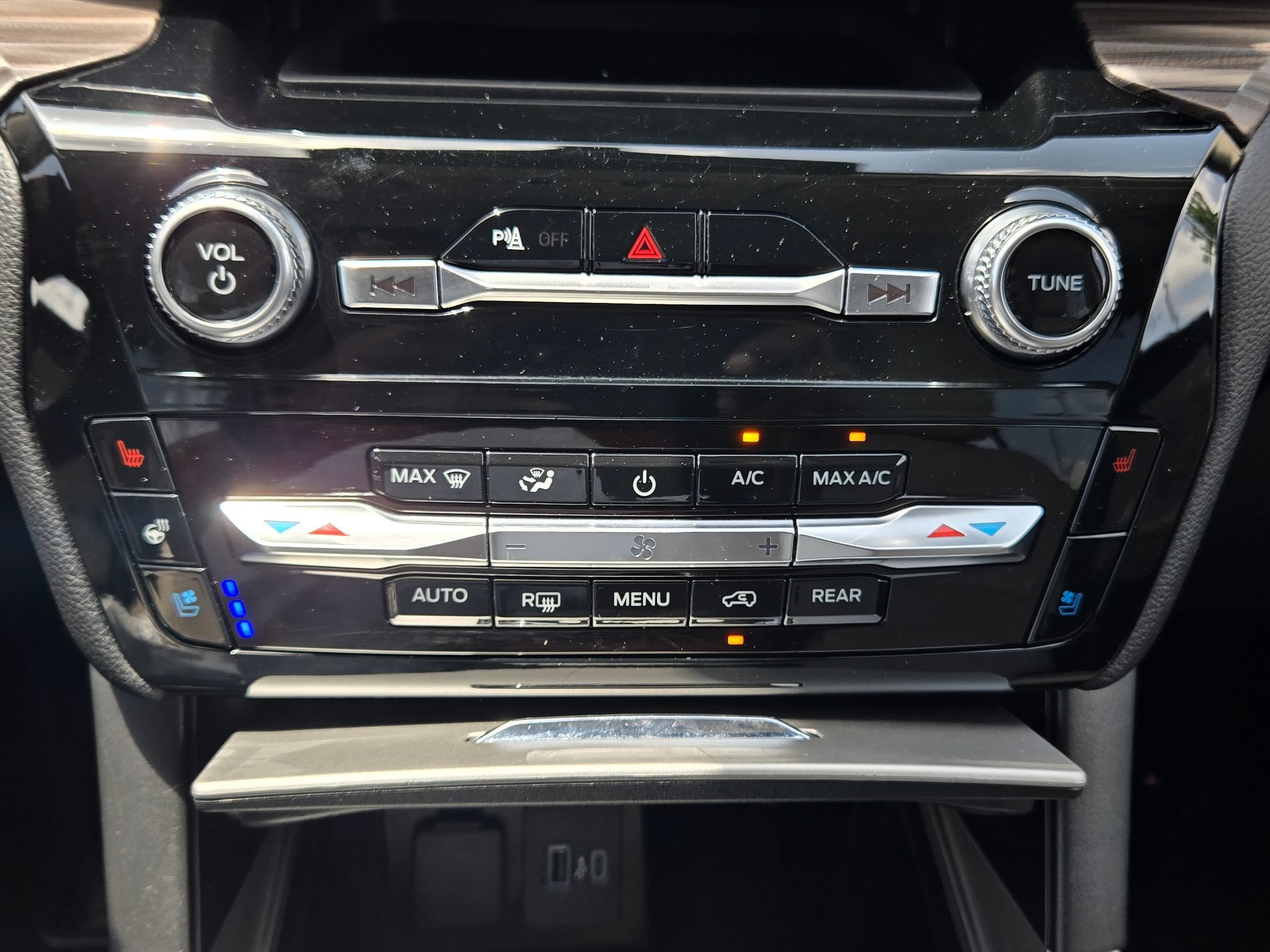 Used 2023 Oxford White Ford Limited image 29