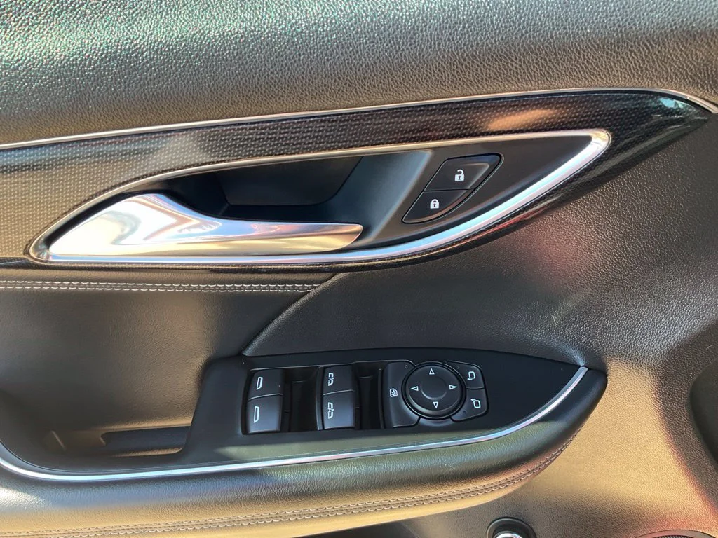Used 2022 Red Buick Preferred image 5