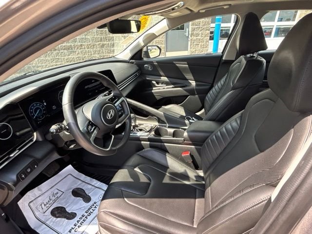 2025 Hyundai Elantra Limited - Photo 17