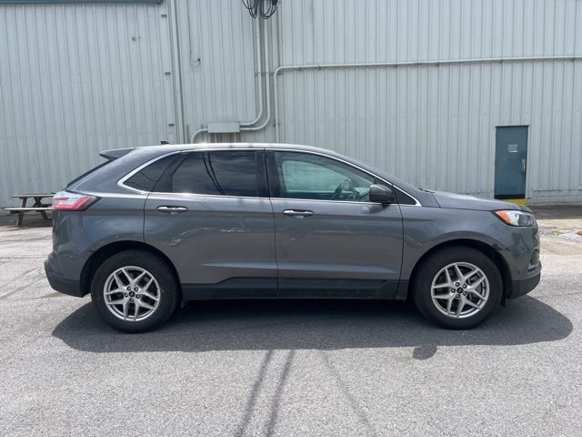 Used 2024 Gray Metallic Ford SEL image 4