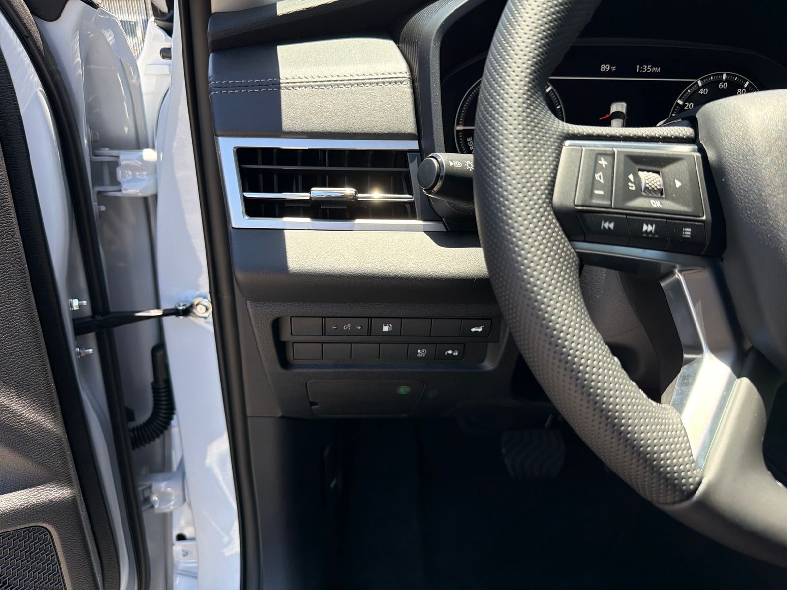 New 2026 White Nissan SL image 14