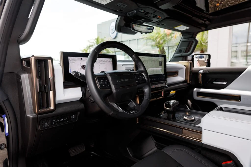 Used 2025 Black GMC 2X image 29