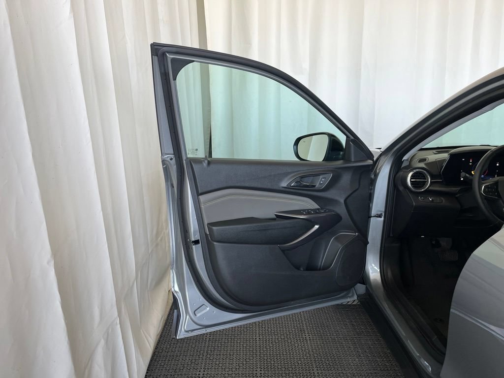 2025 Chevrolet Trax Activ - Photo 16