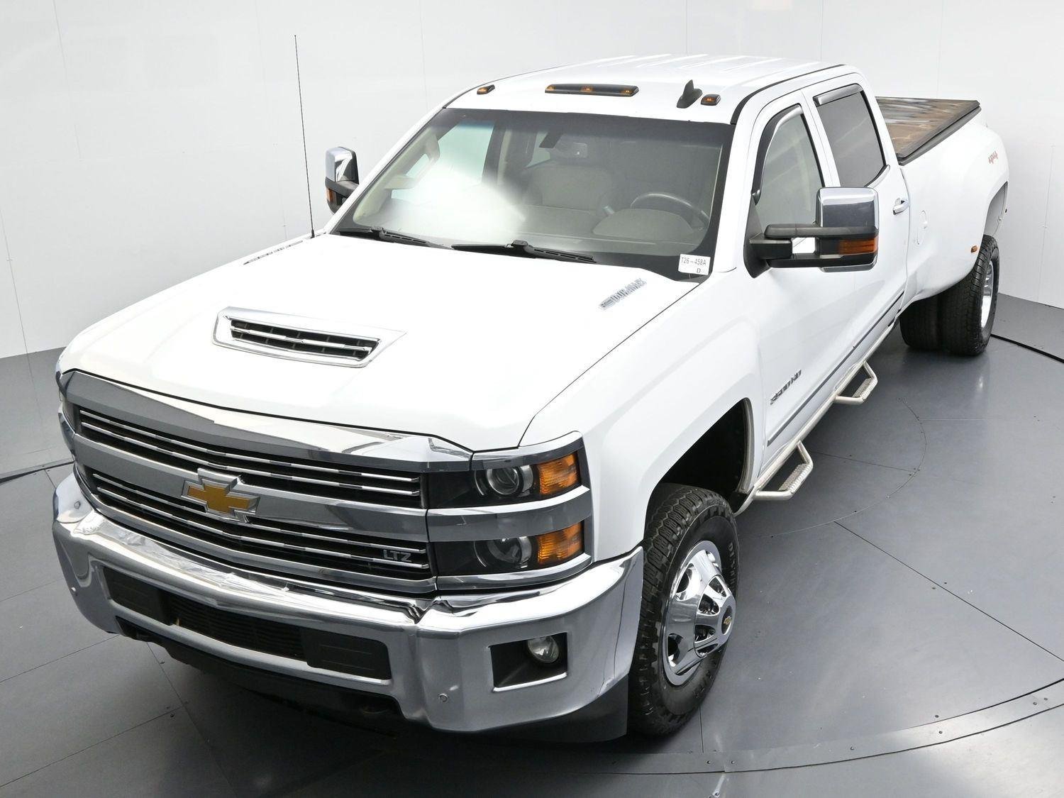 Used 2018 SUMMIT WHITE Chevrolet LTZ image 36