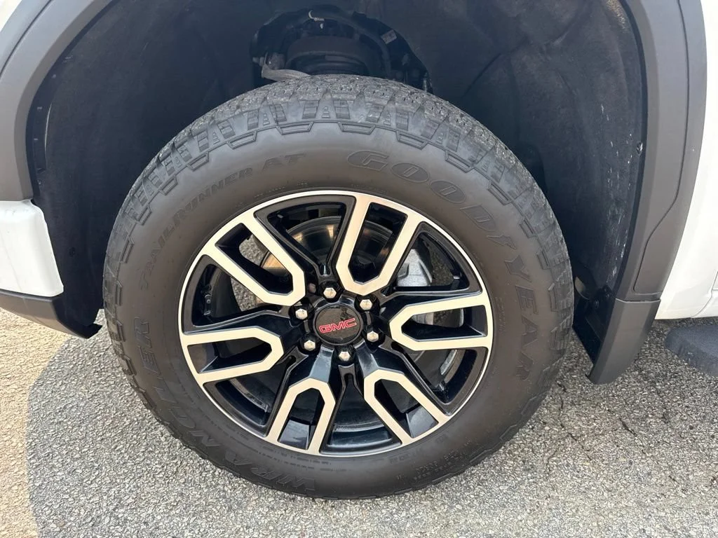 Used 2025 Summit White GMC AT4 image 38