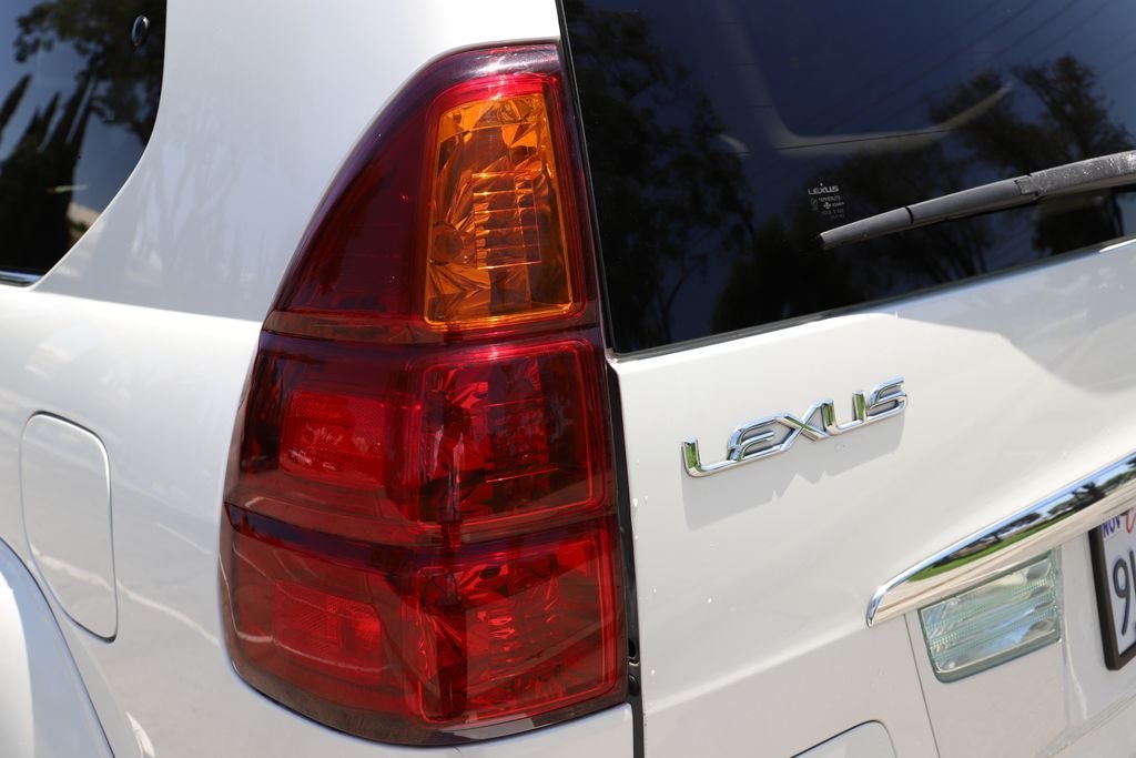 Used 2004 Blizzard Pearl Lexus 470 image 8