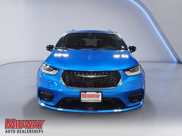 New 2026 Hydro Blue Pearl-Coat Exterior Paint Chrysler Select image 8