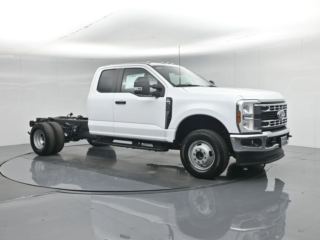 New 2026 Oxford White Ford XL image 21