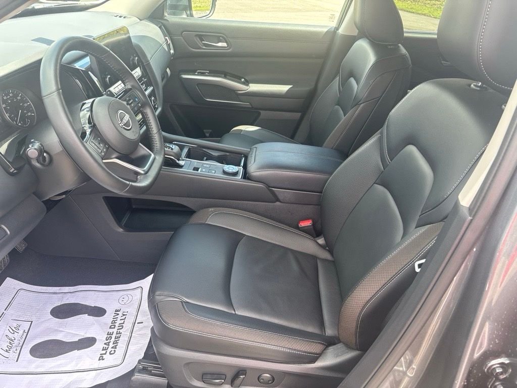 Used 2025 Gun Metallic Nissan SL image 10