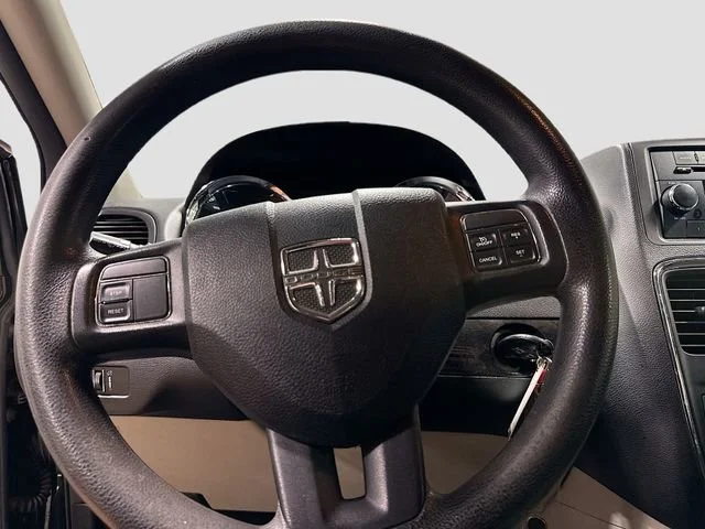 Used 2013 Brilliant Black Crystal Pearlcoat Dodge SXT image 13