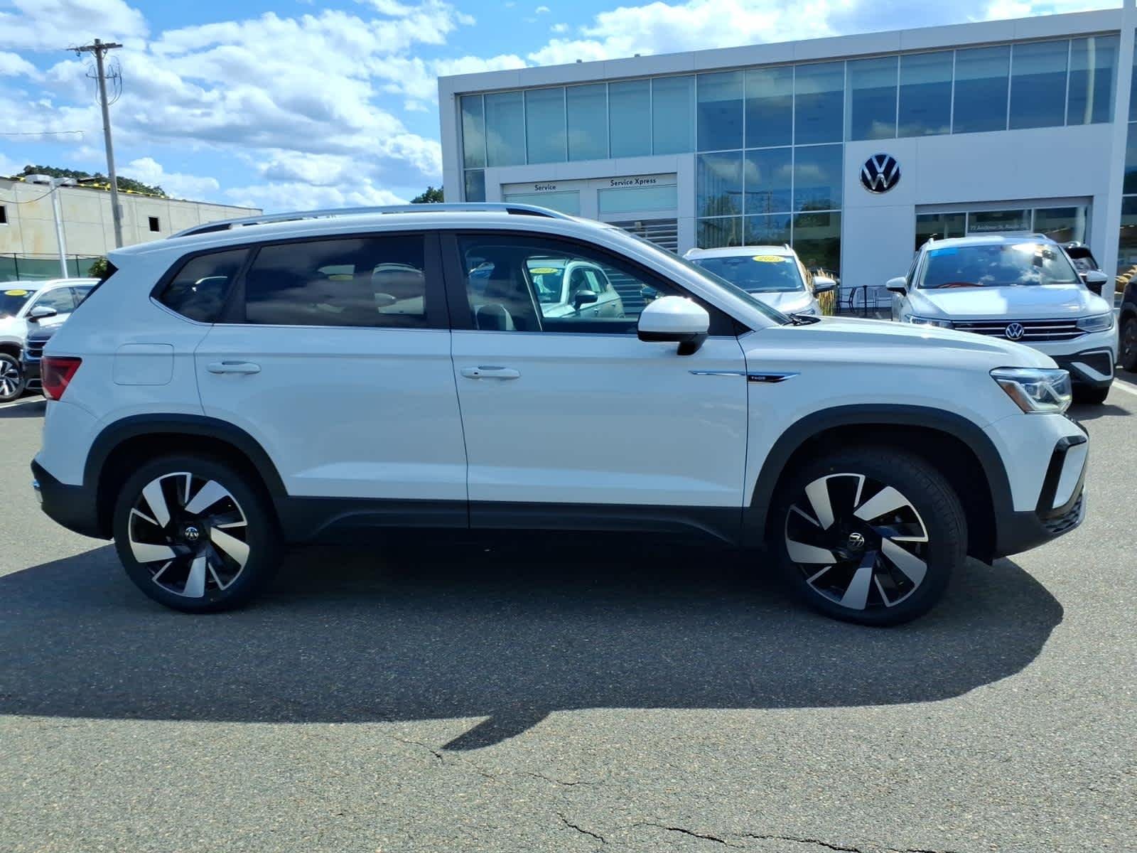 Certified Used 2024 Pure White Volkswagen SEL image 4