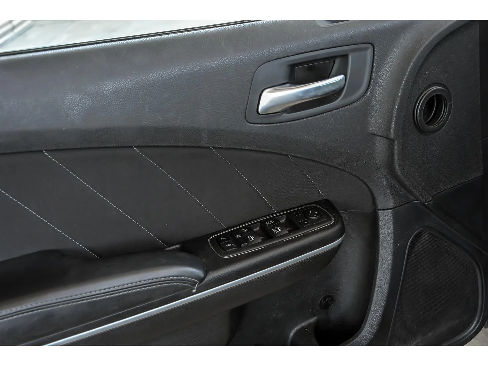 Used 2022 Gray Dodge SXT image 8