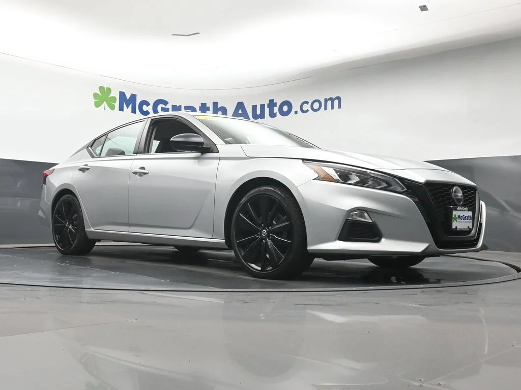 Used 2020 Silver Nissan 2.5 SR image 26