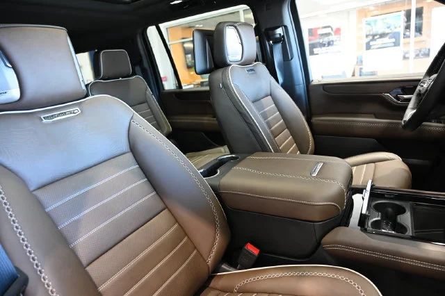 2026 GMC Yukon XL Denali Ultimate - Photo 10