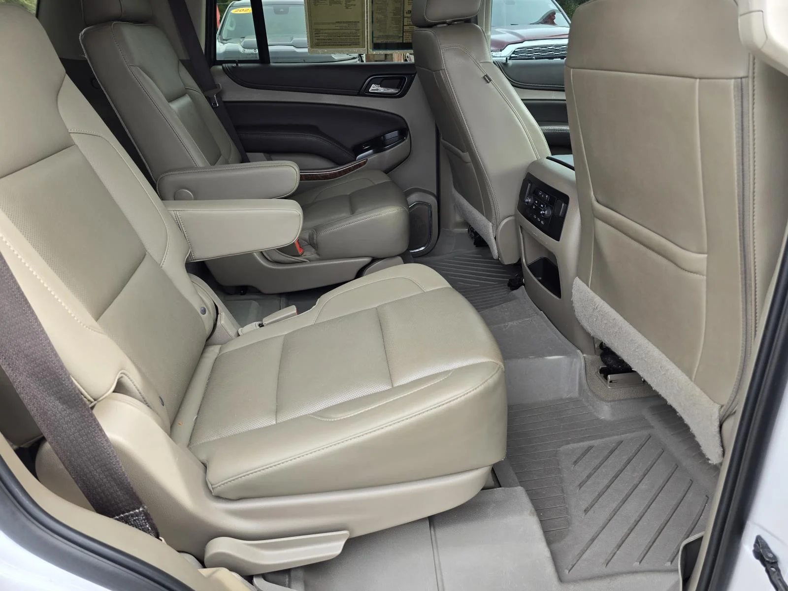 Used 2019 Iridescent Pearl Tricoat Chevrolet Premier image 19
