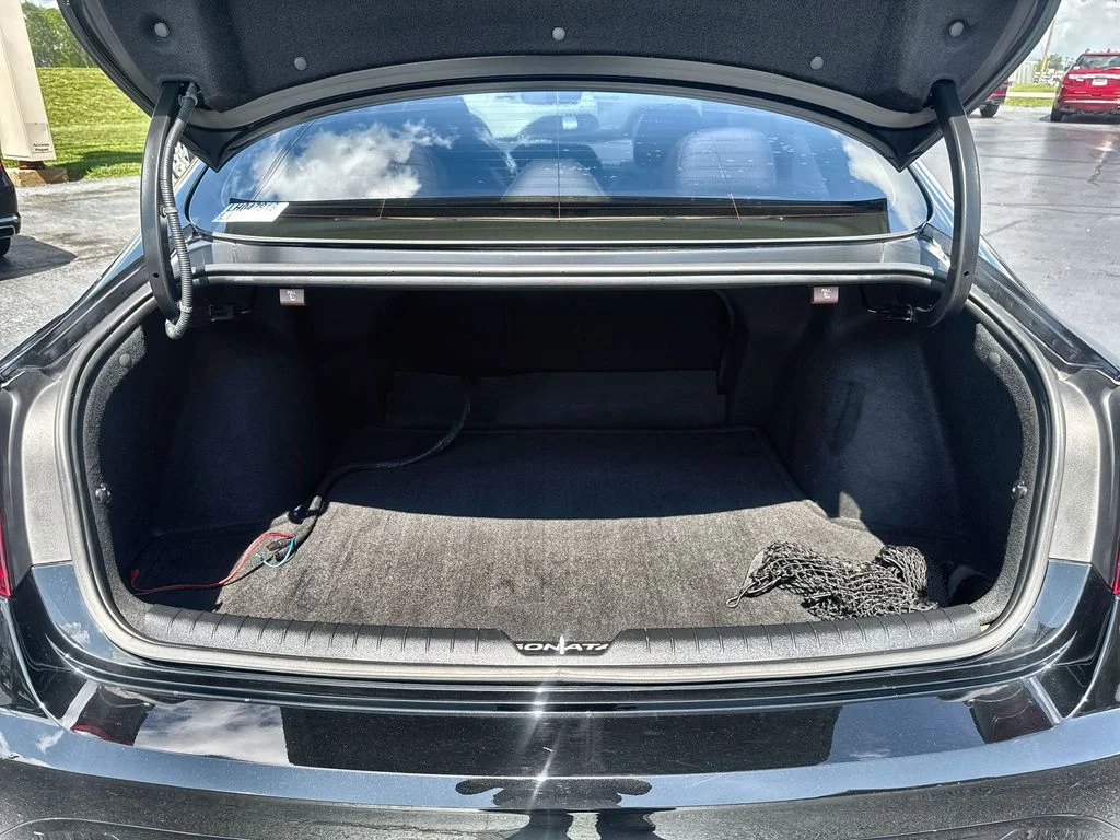 Used 2020 Black Hyundai SEL Plus image 18