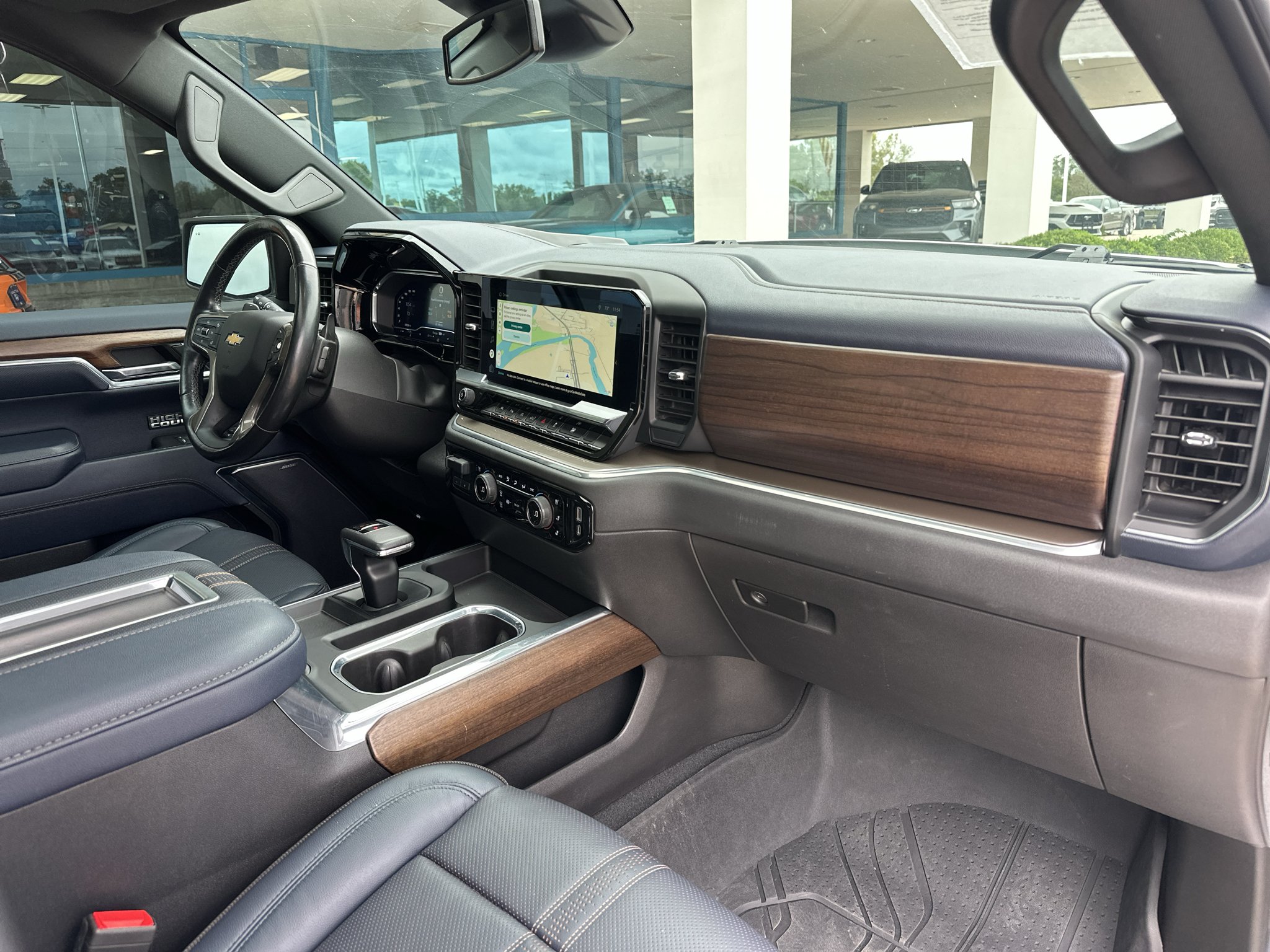 Used 2022 Iridescent Pearl Tricoat Chevrolet High Country image 6