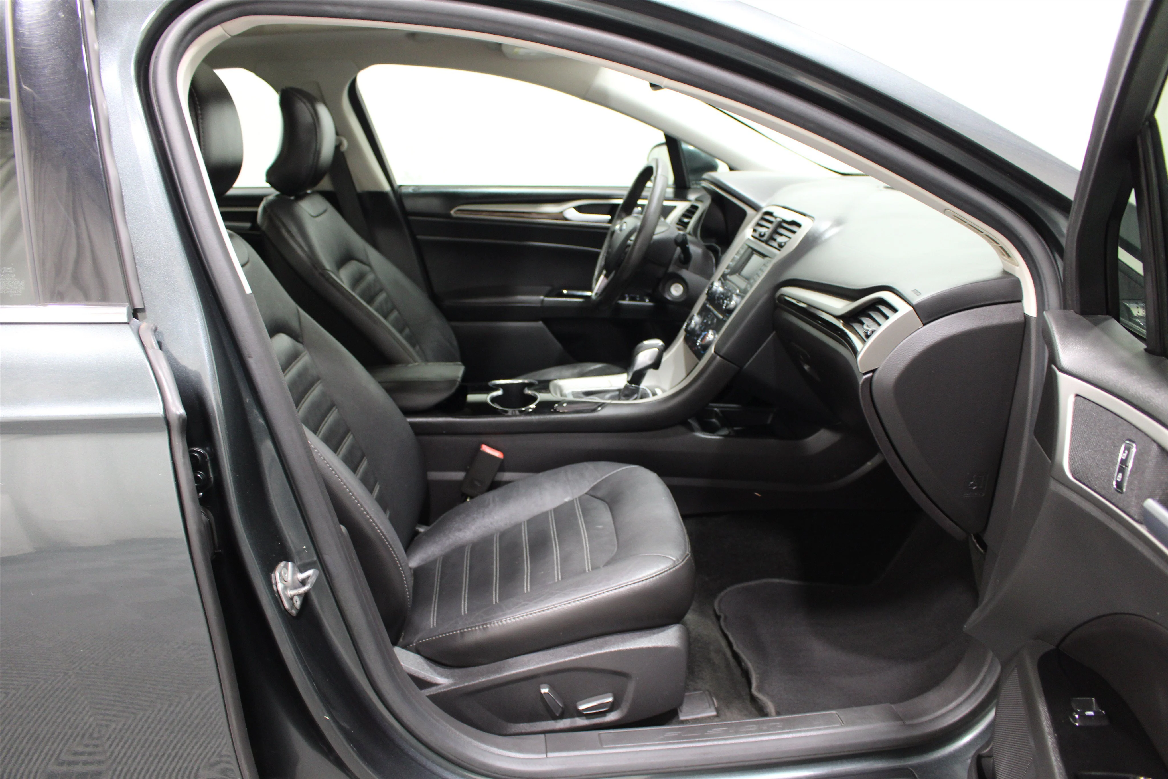 2016 Ford Fusion SE - Photo 23