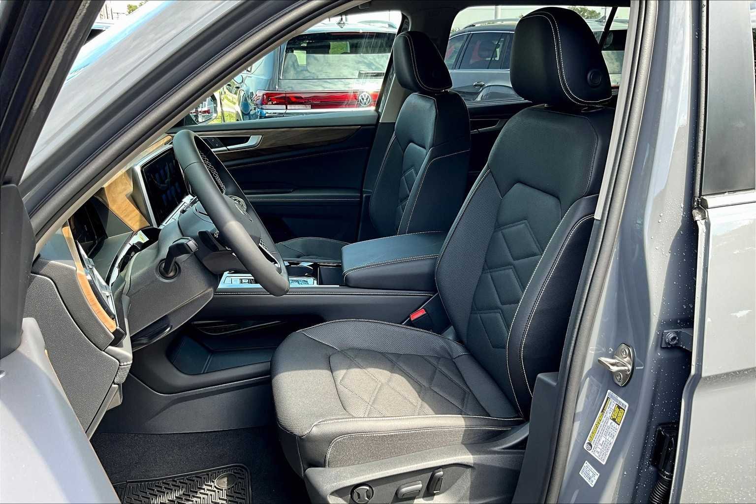 New 2026 Pure Gray Volkswagen 2.0T SE W/TECHNOLOGY image 9