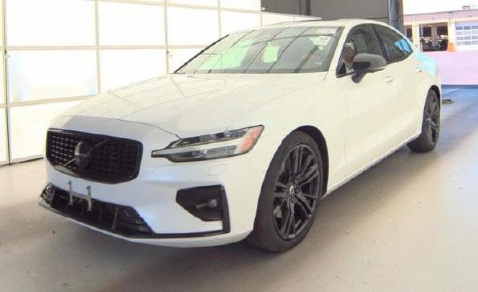 Used 2023 Crystal White Metallic Volvo Plus Black Edition image 8