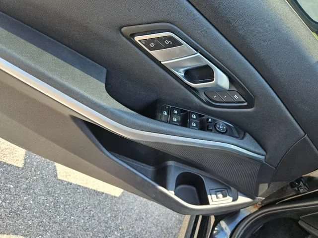 Used 2019 Black BMW 330i image 11