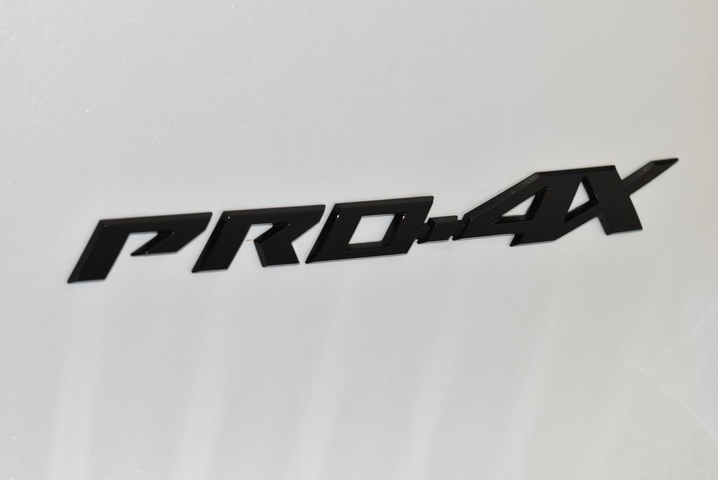 New 2026 Aspen White TriCoat / Super Black Two-tone Nissan PRO-4X® image 9