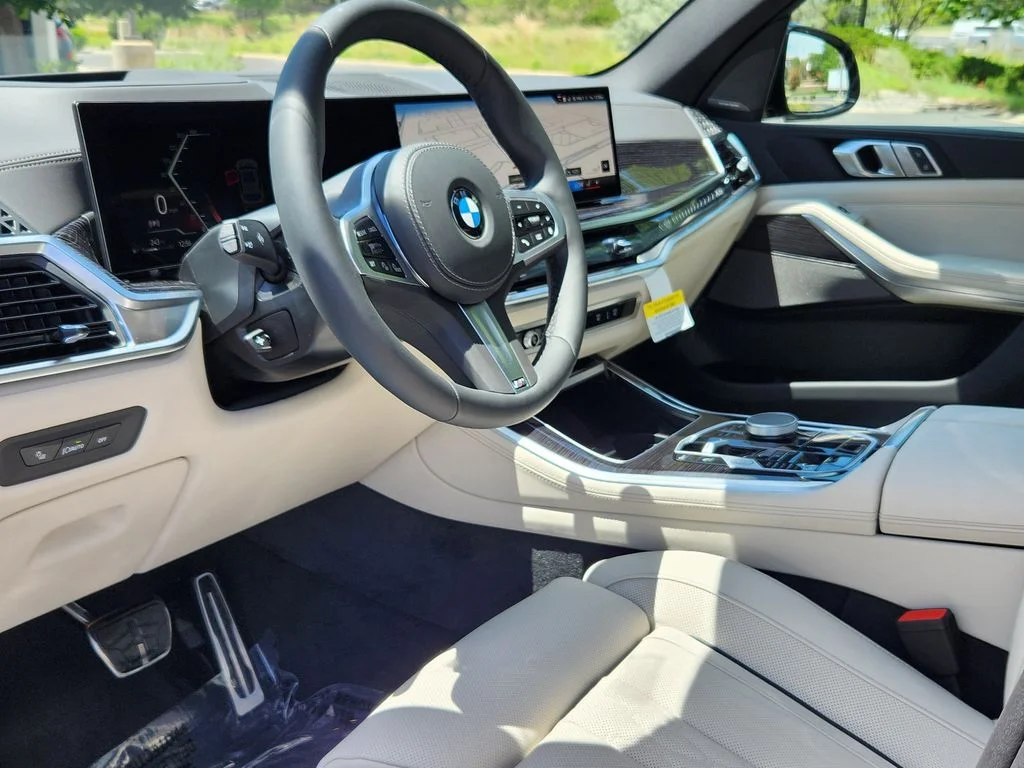 New 2026 Dravit Grey Metallic BMW xDrive40i image 10