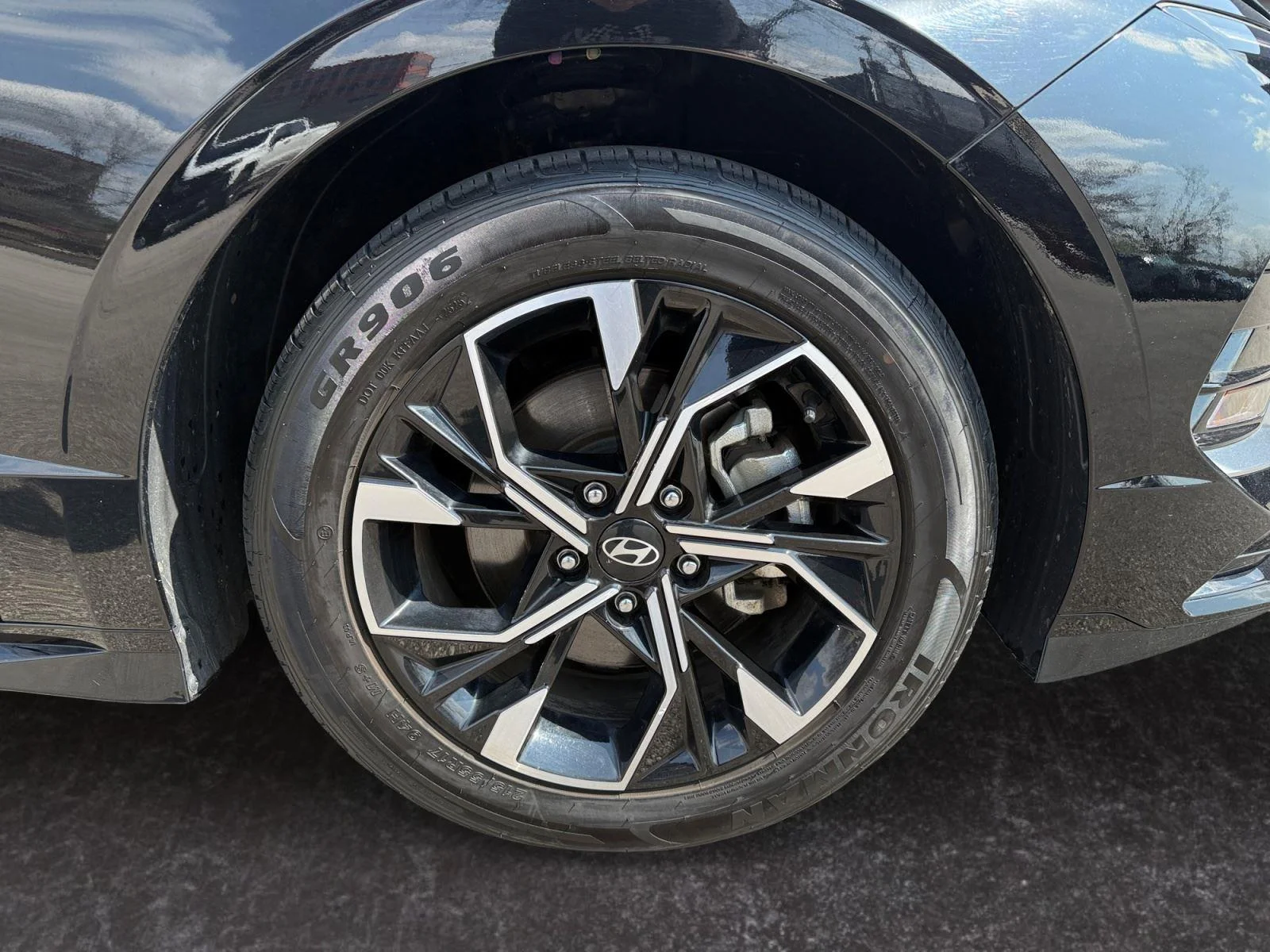 Used 2025 Abyss Black Hyundai SEL image 28