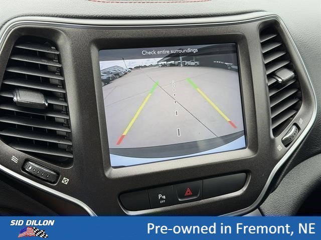 Used 2019 Bright White Clearcoat Jeep Trailhawk image 10