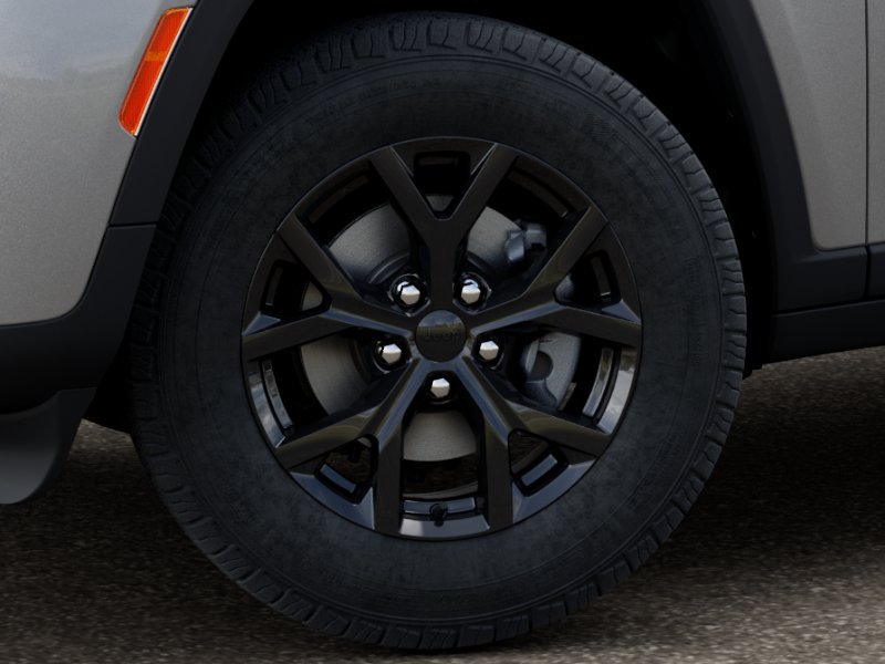 New 2026 Silver Zynith Exterior Paint Jeep Laredo Altitude image 24