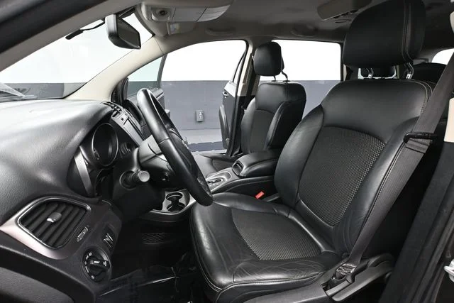 Used 2017 Gray Dodge Crossroad image 23