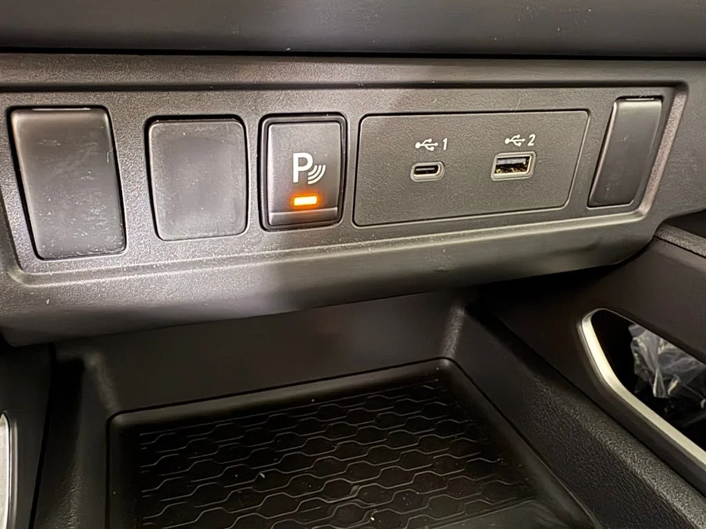 New 2026 Glacier White Nissan Crew Cab SV image 34