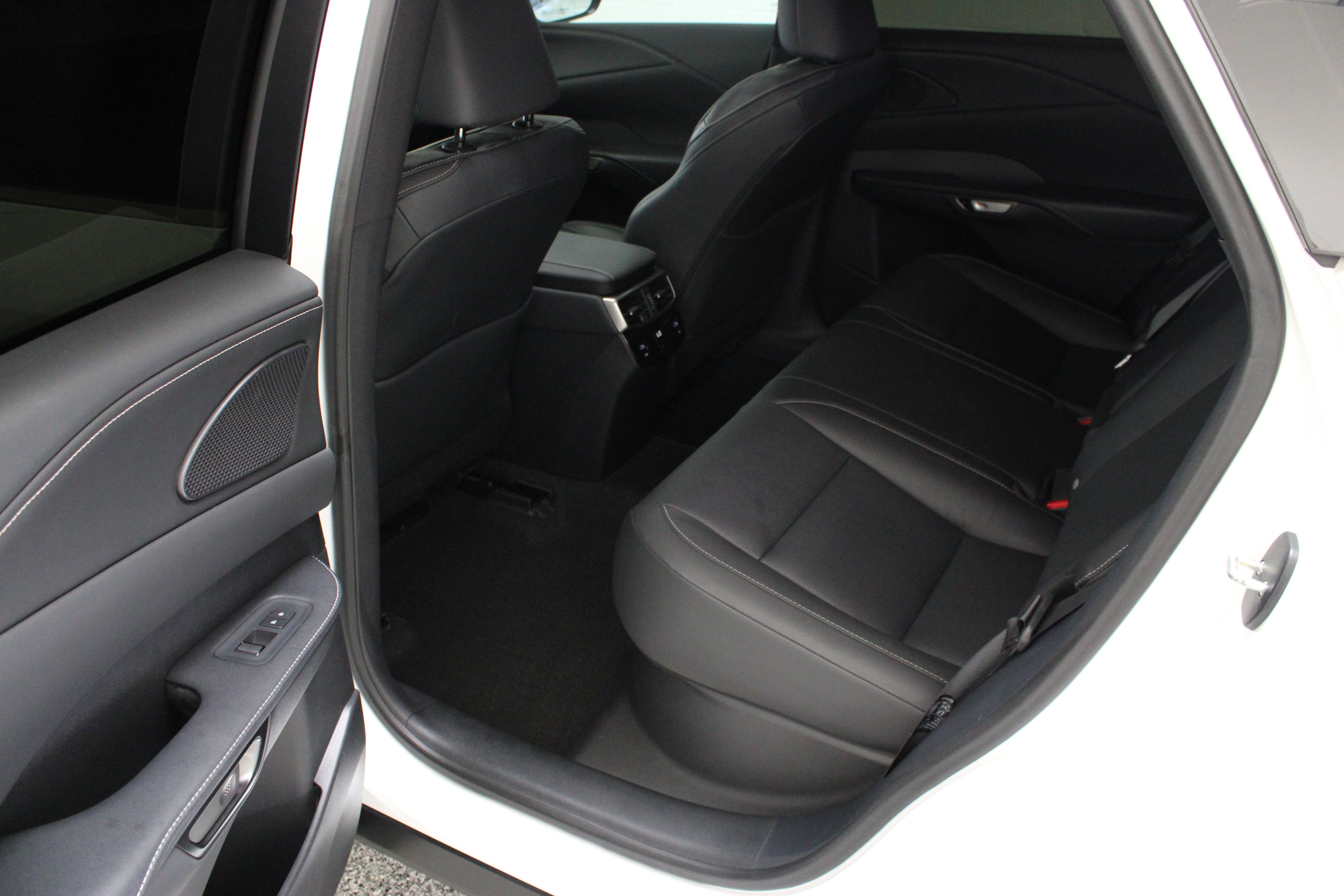 Used 2024 White Lexus RX 350 Premium Plus image 27