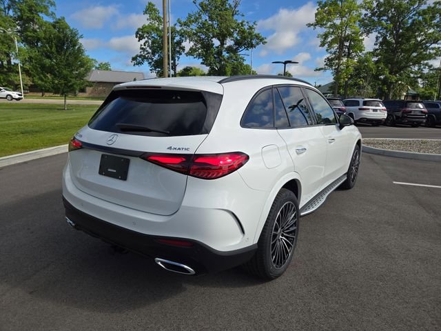 New 2026 Polar White Mercedes-Benz GLC300 image 3
