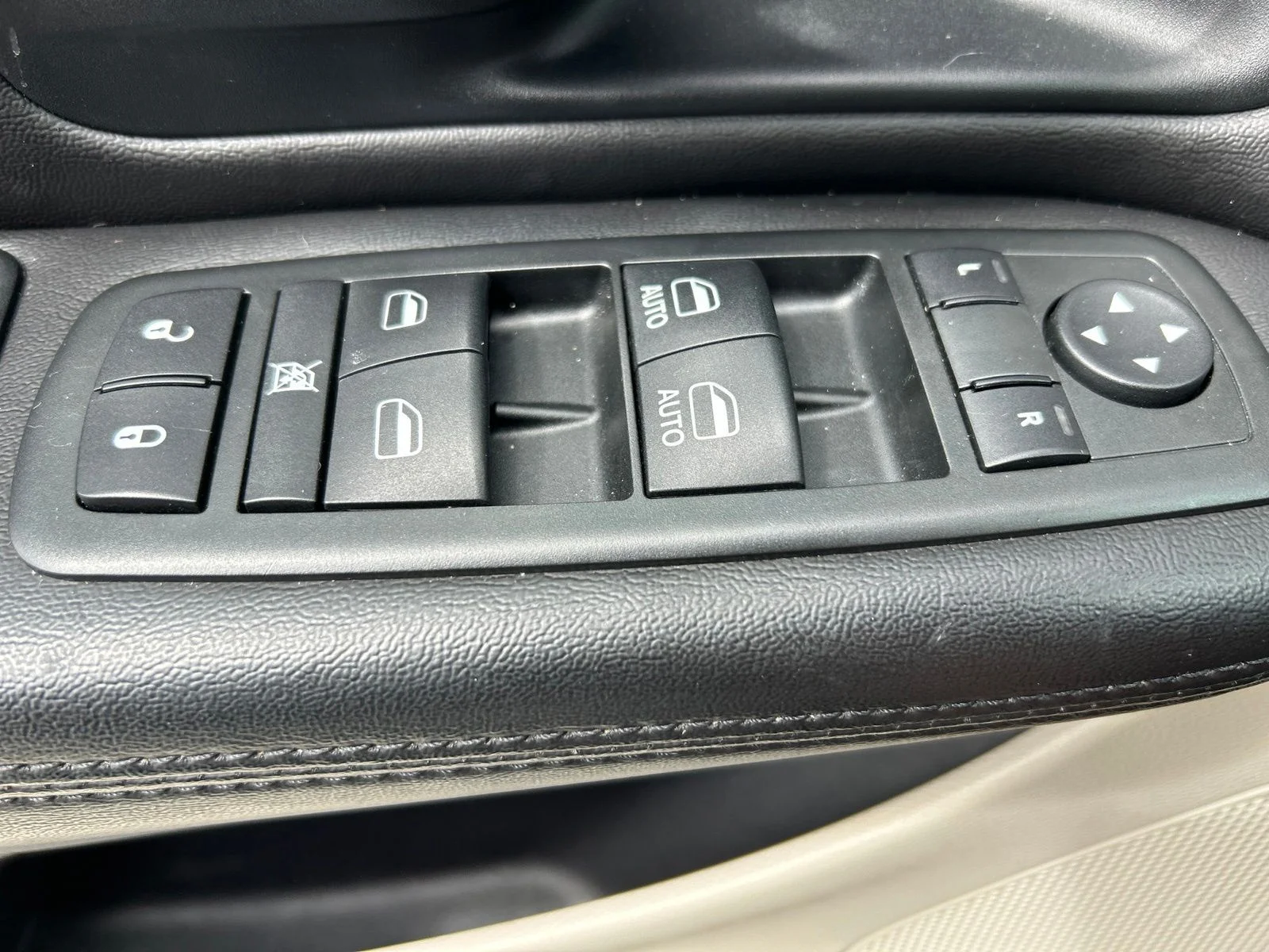 Used 2013 Stone White Dodge SXT image 24