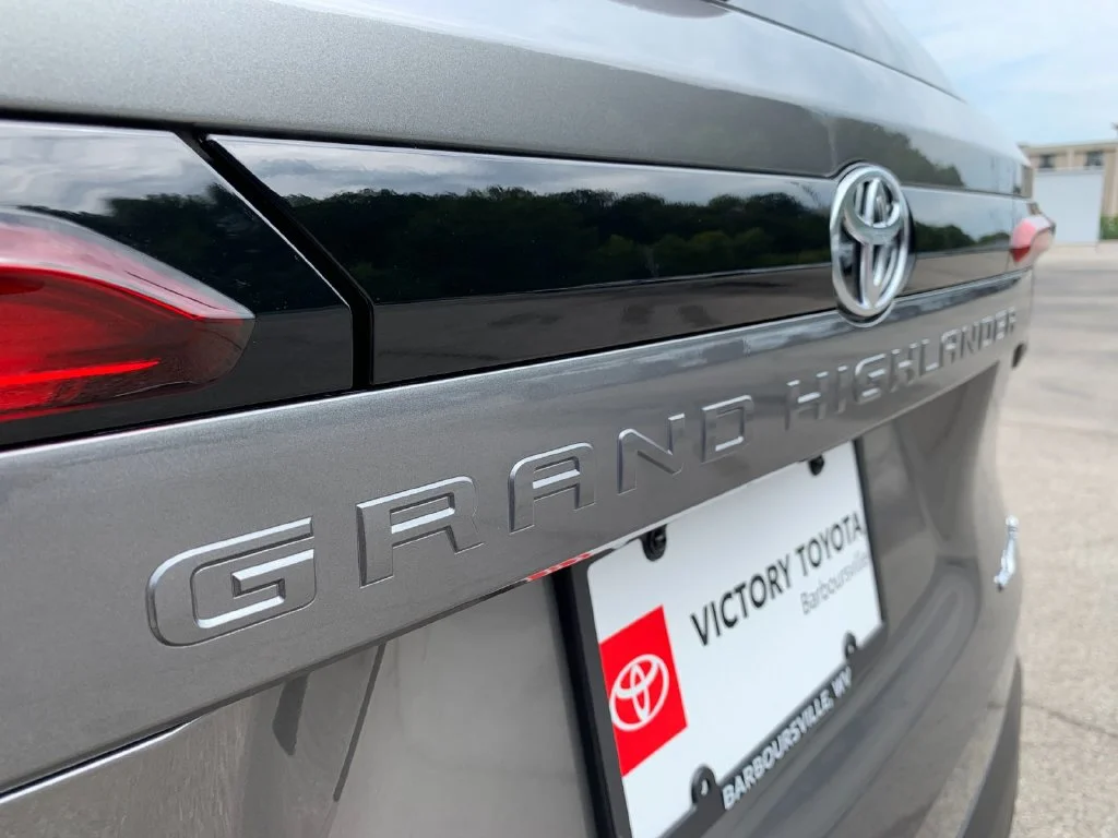Used 2026  Toyota Platinum image 36