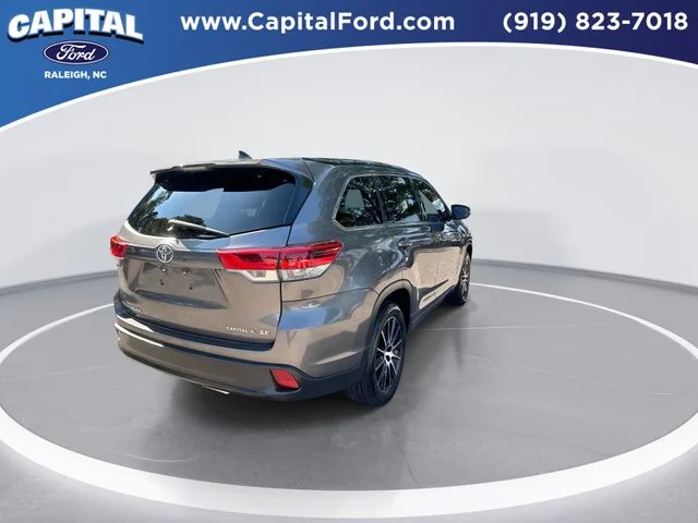 Used 2017 Gray Toyota SE image 8