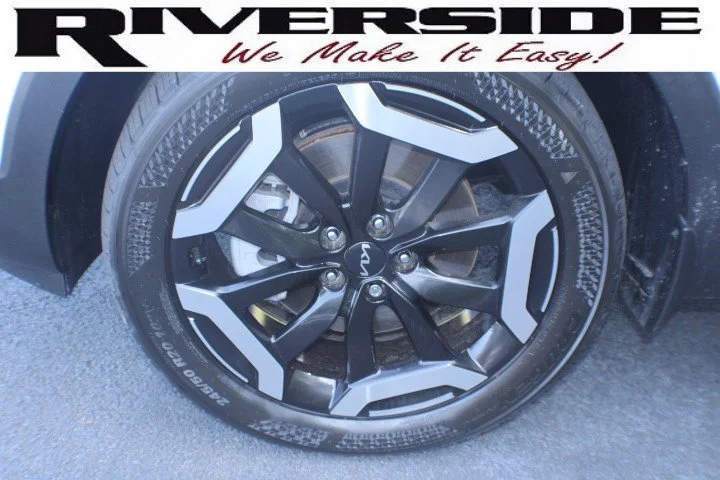 Used 2024 Glacial White Pearl Kia S image 5