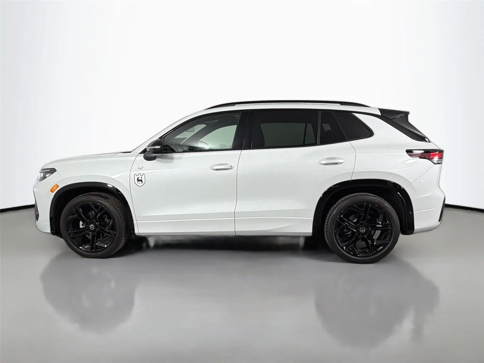 New 2026 Opal White Pearl Volkswagen SE R-Line Black image 5