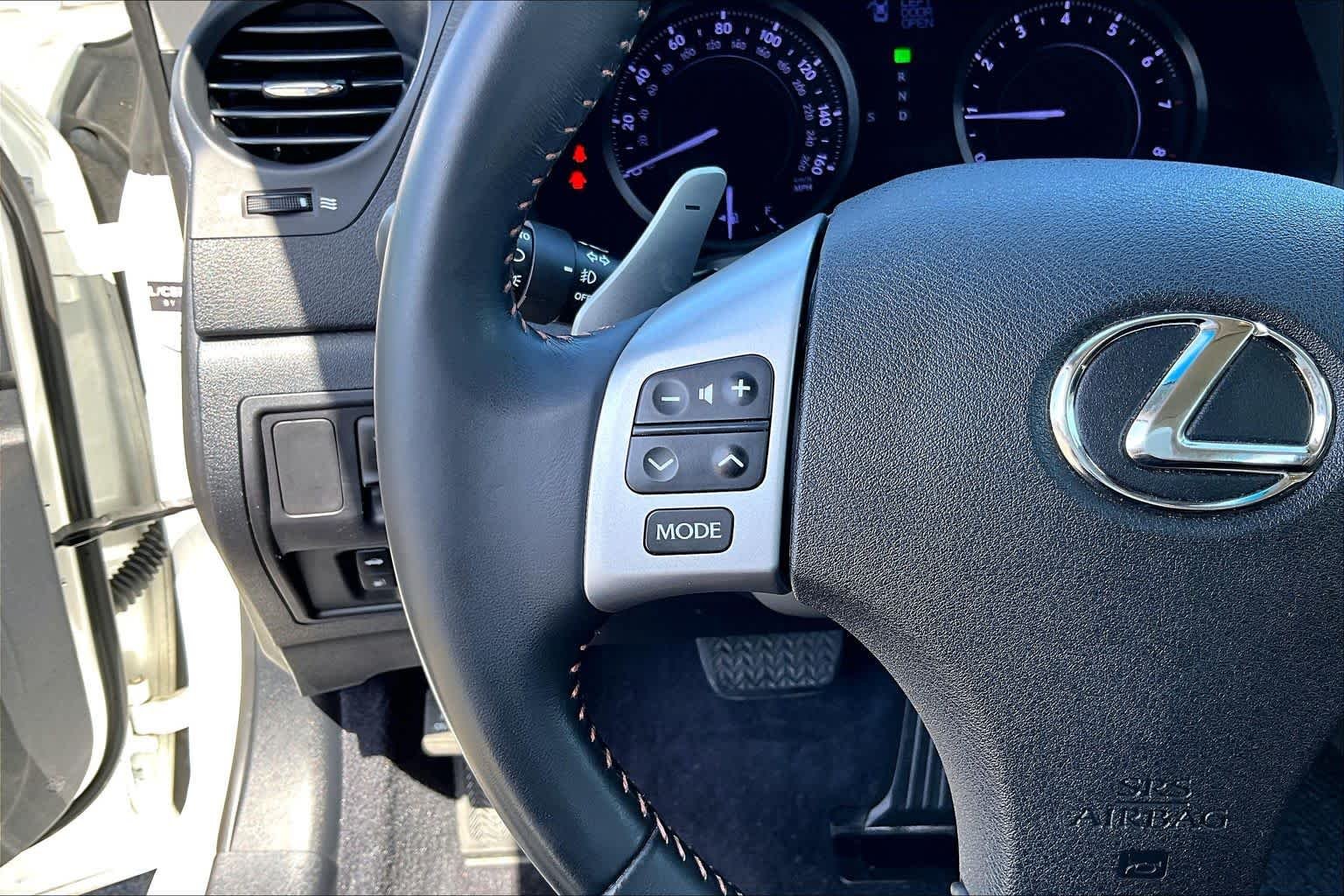 Used 2015 Starfire Pearl Lexus  image 22