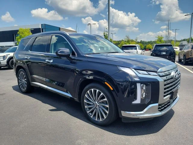 Used 2024 White Hyundai Calligraphy image 3