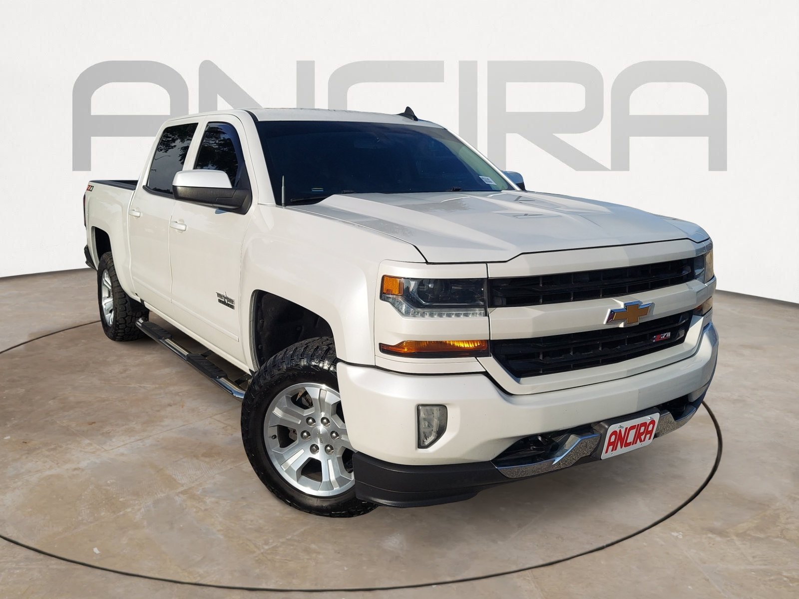 Used 2018 Iridescent Pearl Tricoat Chevrolet LT image 4