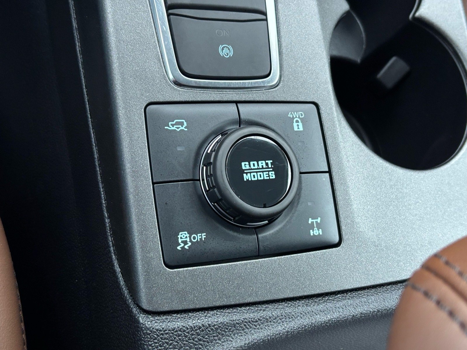 New 2025 Carbonized Gray Metallic Ford Outer Banks® image 14