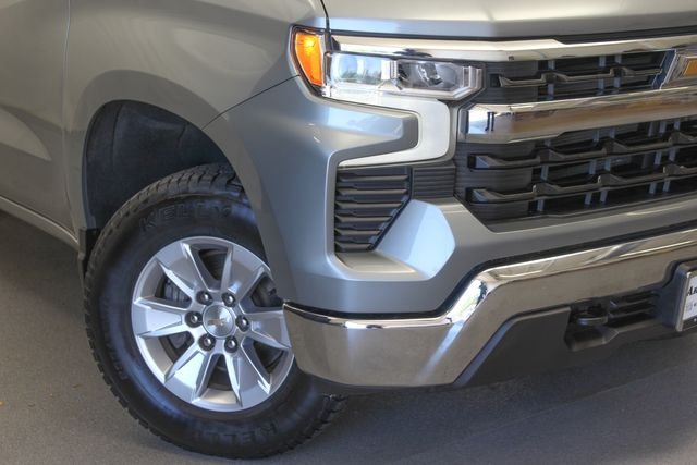 Used 2025 Gray Chevrolet LT image 3
