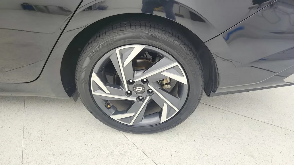 2024 Hyundai Elantra Limited - Photo 28