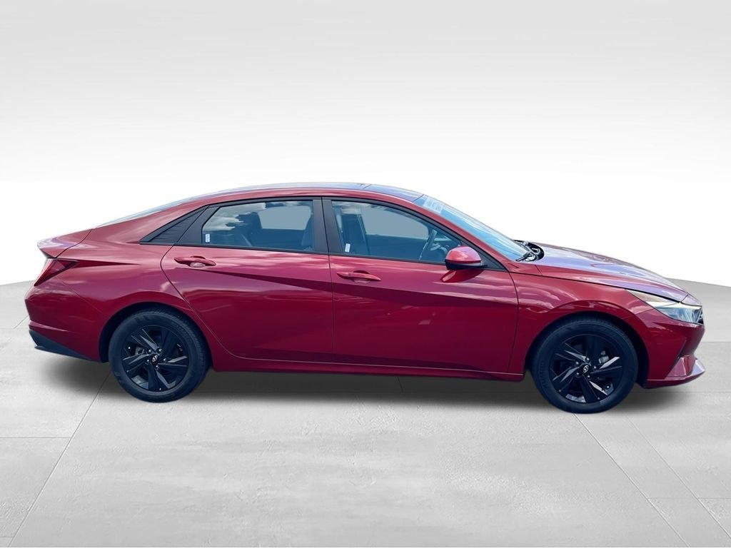 Used 2023 Red Hyundai Blue image 9