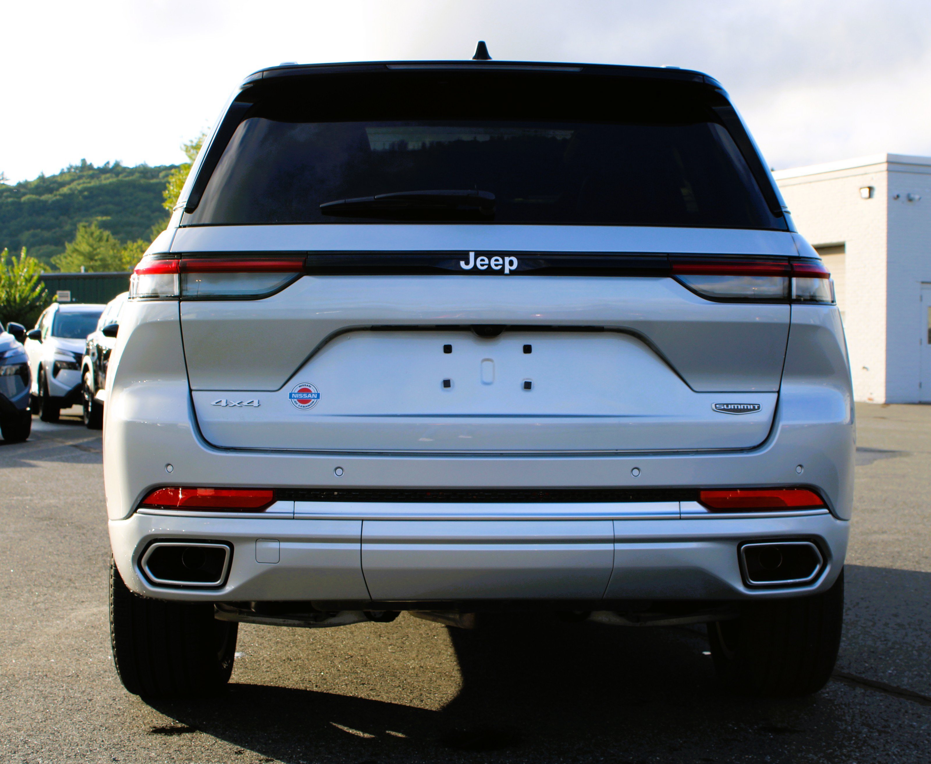 Used 2025 Silver Zynith Jeep Summit image 11